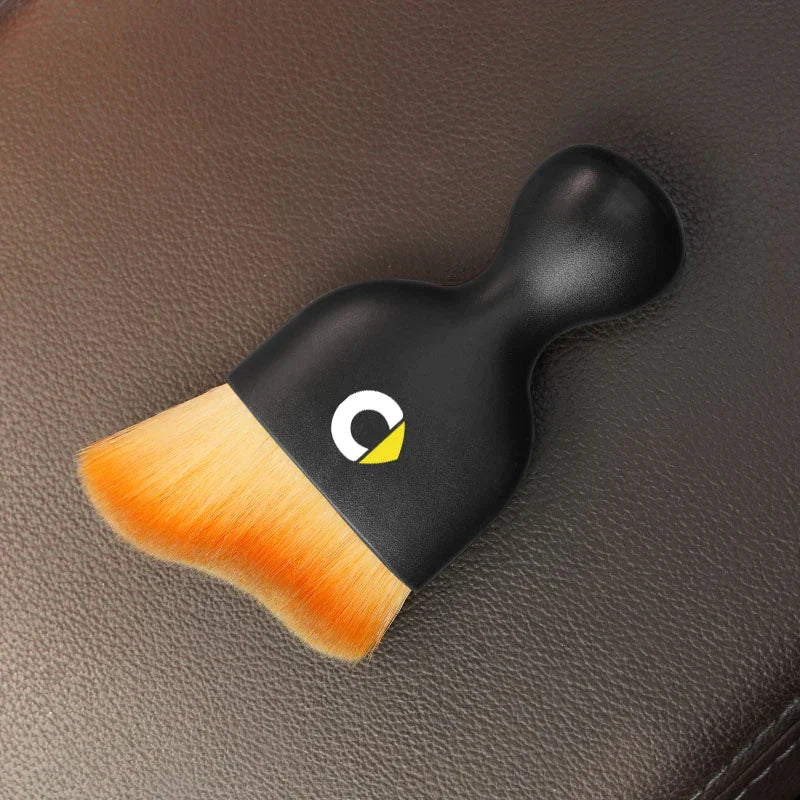 Praful interior al mașinii, măturat perie moale